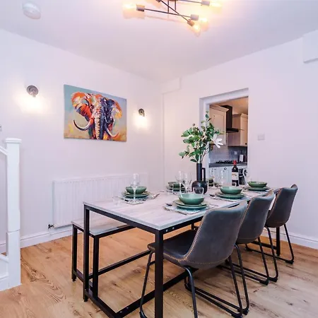 Stylish City-Centre Home: Chester Comfort for 6 Exterior photo