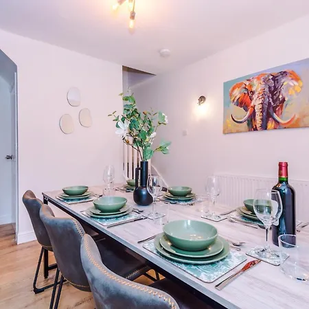 Stylish City-Centre Home: Chester Comfort for 6 Exterior photo