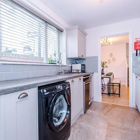 Stylish City-Centre Home: Chester Comfort for 6 Exterior photo