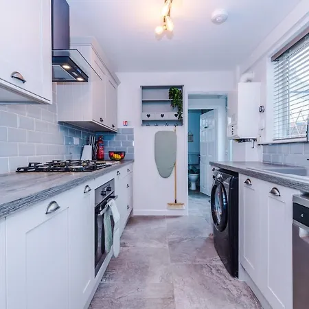 Stylish City-Centre Home: Chester Comfort for 6 Exterior photo