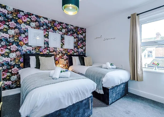 Stylish 2-Bed City-Centre Home In Chester By 53 Degrees Property - Ideal For Couples & Groups - Sleeps 6