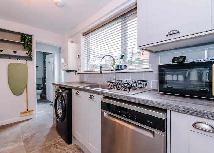 Stylish 2-Bed City-Centre Home In Chester By 53 Degrees Property - Ideal For Couples & Groups - Sleeps 6