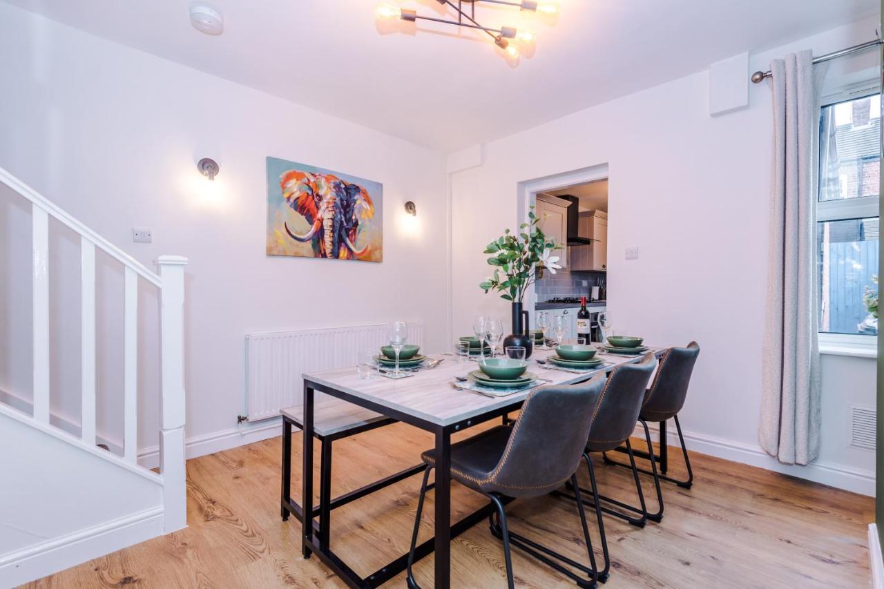 Stylish City-centre Home: Comfort For 6 Holiday home Chester